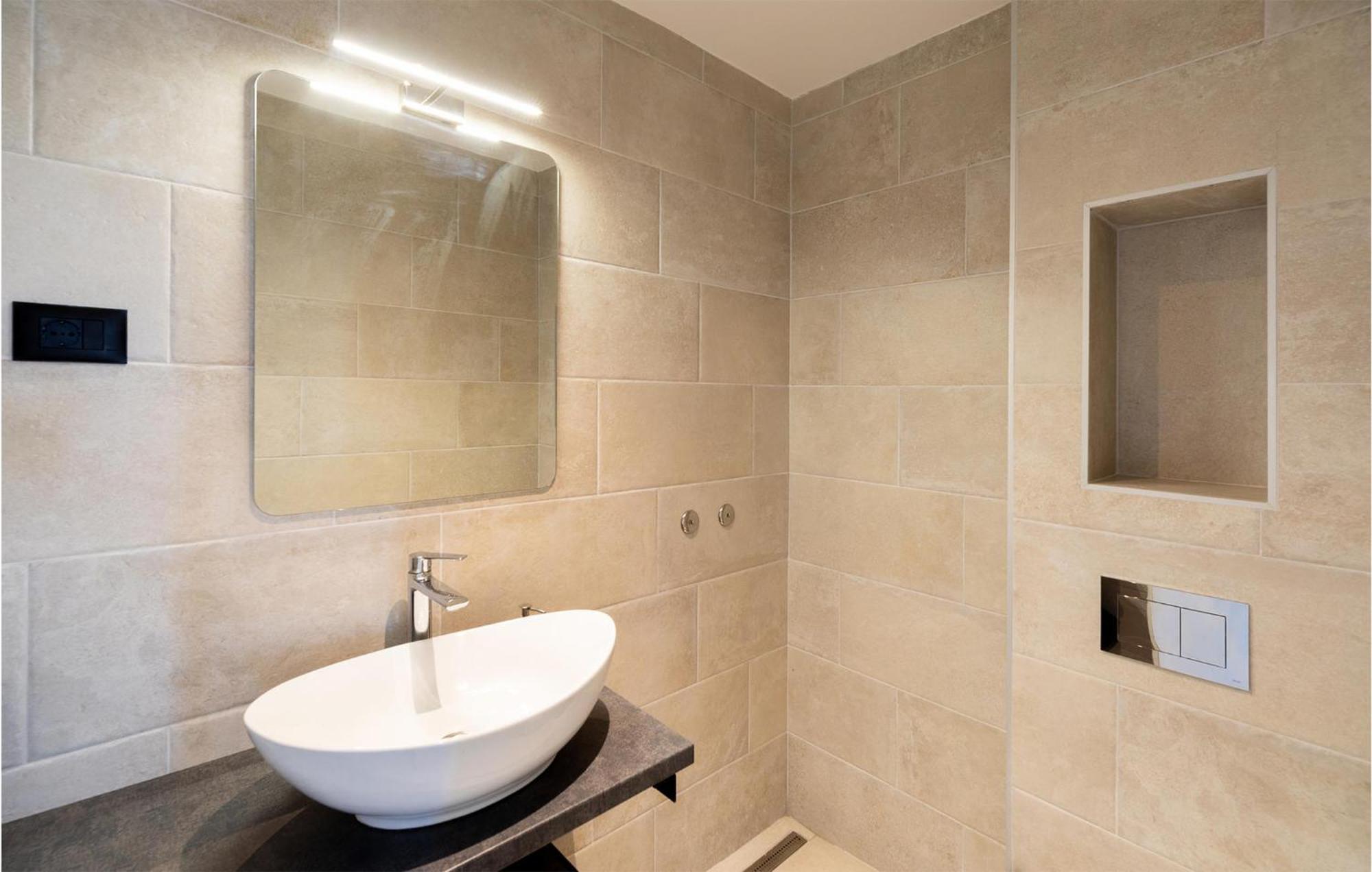 Amazing home in Blato w/ Jacuzzi, WiFi&5 Bedrooms Buitenkant foto