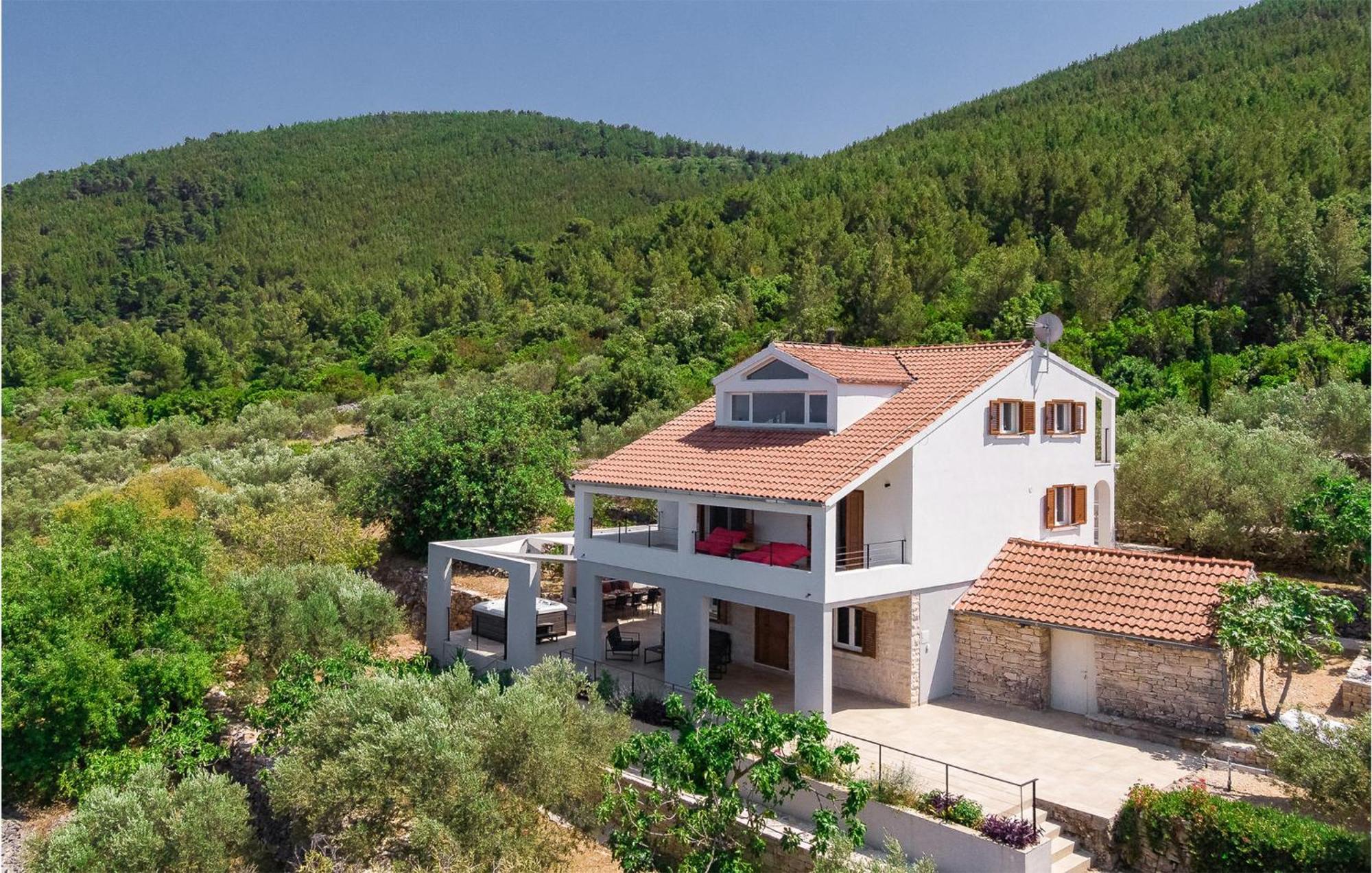 Amazing home in Blato w/ Jacuzzi, WiFi&5 Bedrooms Buitenkant foto