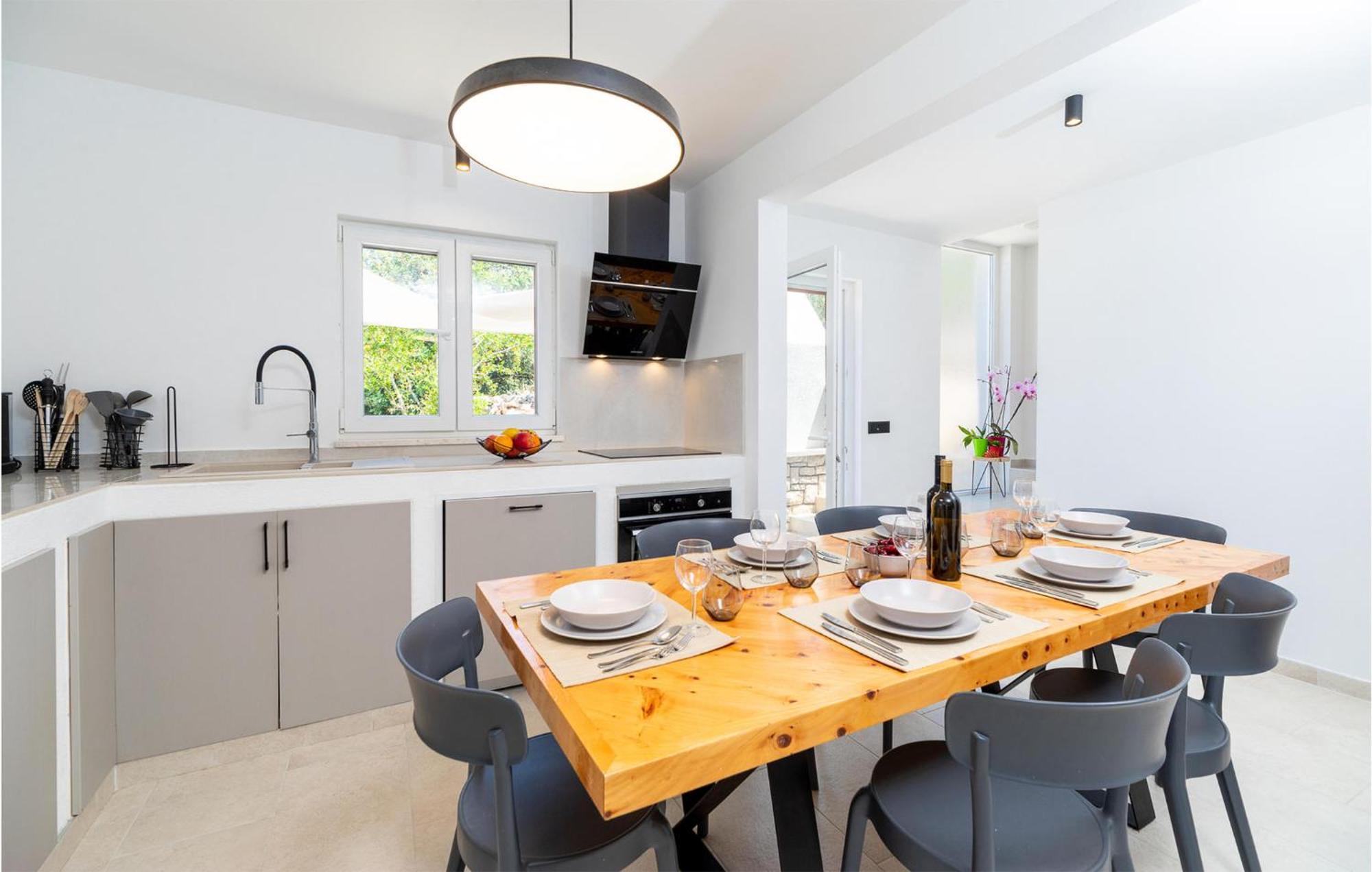 Amazing home in Blato w/ Jacuzzi, WiFi&5 Bedrooms Buitenkant foto