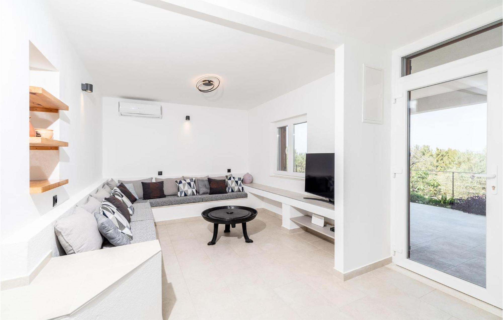 Amazing home in Blato w/ Jacuzzi, WiFi&5 Bedrooms Buitenkant foto