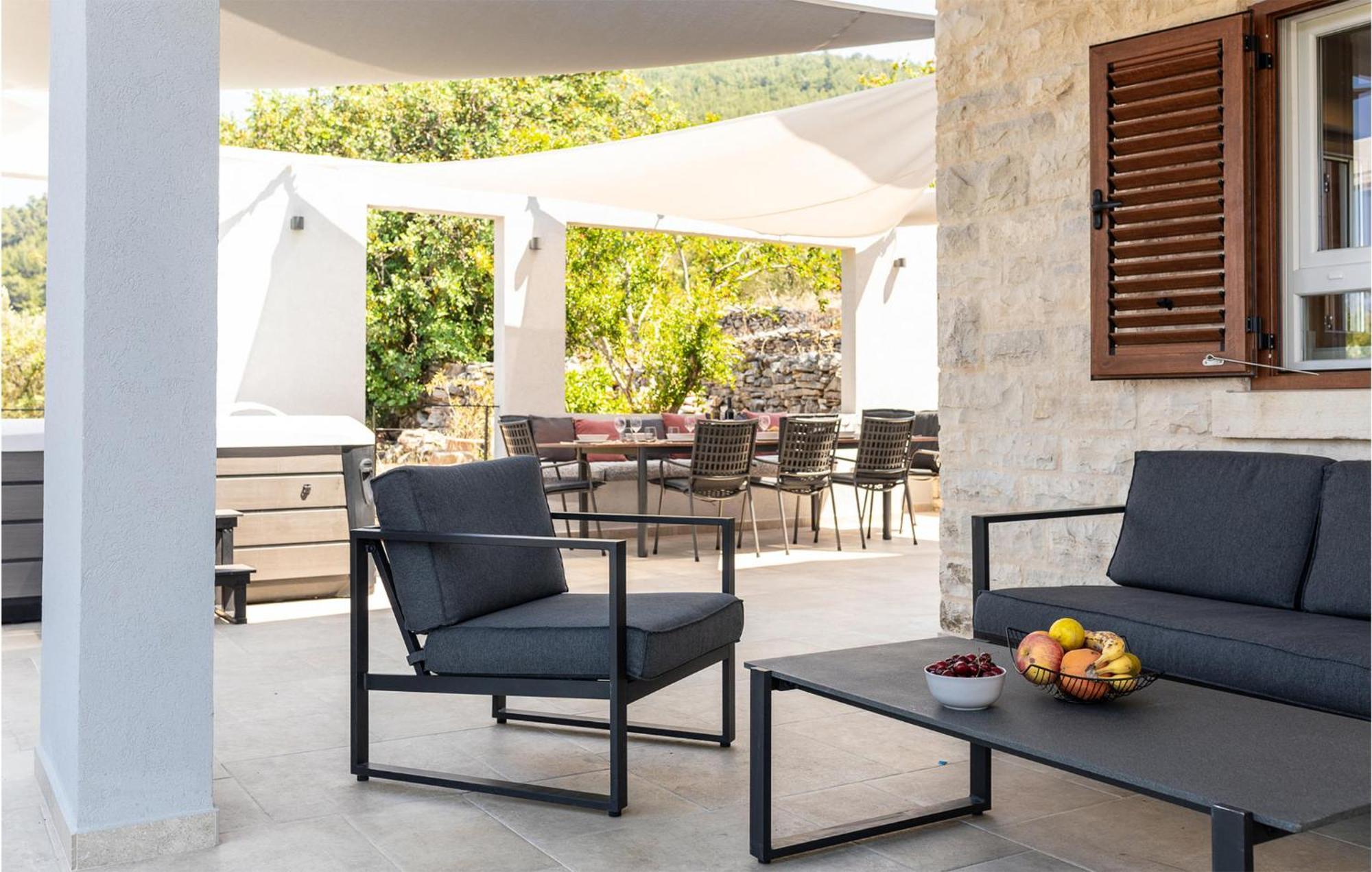 Amazing home in Blato w/ Jacuzzi, WiFi&5 Bedrooms Buitenkant foto