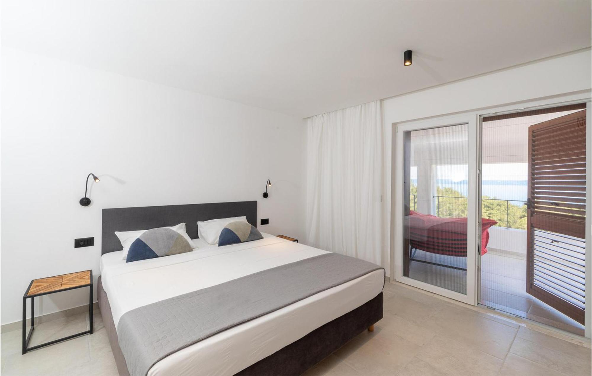 Amazing home in Blato w/ Jacuzzi, WiFi&5 Bedrooms Buitenkant foto